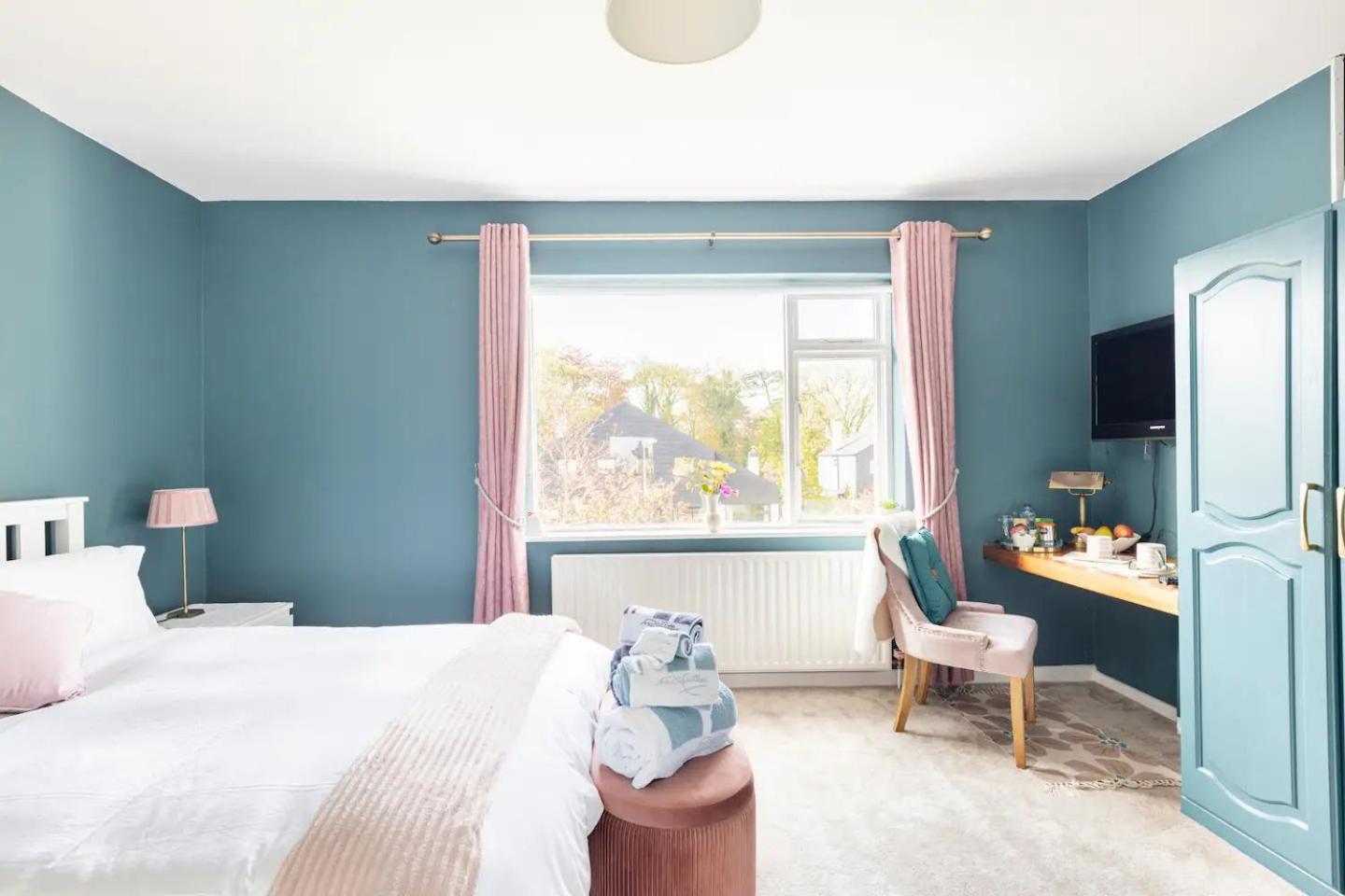 Station Road Homestay Каслбар Экстерьер фото